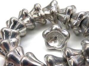 0020091 Full Silver kelkvormige bloem. 13 x 11 mm. 9 stuks-8711