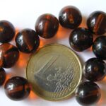0030013 Bruin met iets zwart rond 10 mm.-0