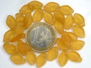 0030068 Matte Topaz bruin blaadje 30 Pc.-0