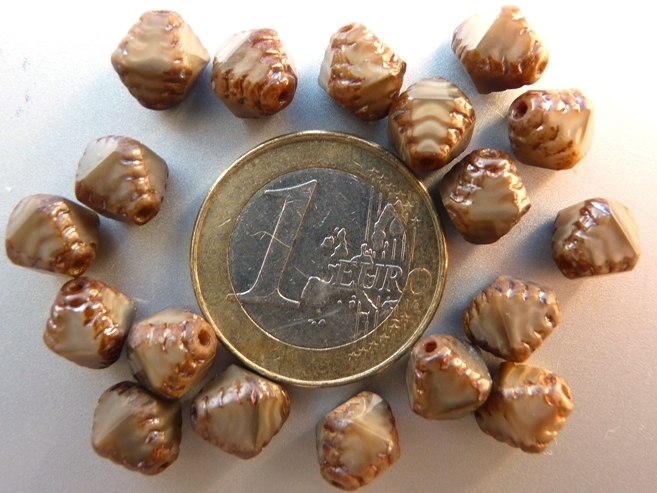 0030111 Opaque Silk Brown Silver Travertin, Special Cut 18 stuks-0