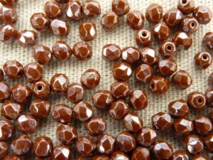 0030259 Opaque medium Chocolate brown met hematiet facet, 4 mm.-0