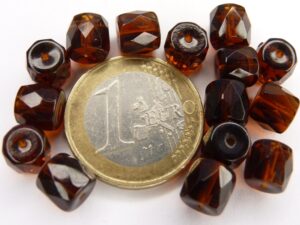 0030298 Dark Topaz Tonvormig facet 8 x 7 mm. 15 Pc.-0