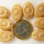 0040003 Opaque Milky Beige Ovaalvormig met 2 gaten.-0