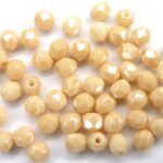 0040226 Opaque beige facet met luster 4 mm.-0