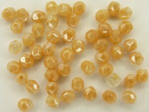 0040228 Crystal/Beige met luster facet, 4 mm.-0