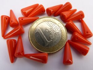 0050070 Spike Beads Opaque Red 5 x 13 mm. 18 stuks-0