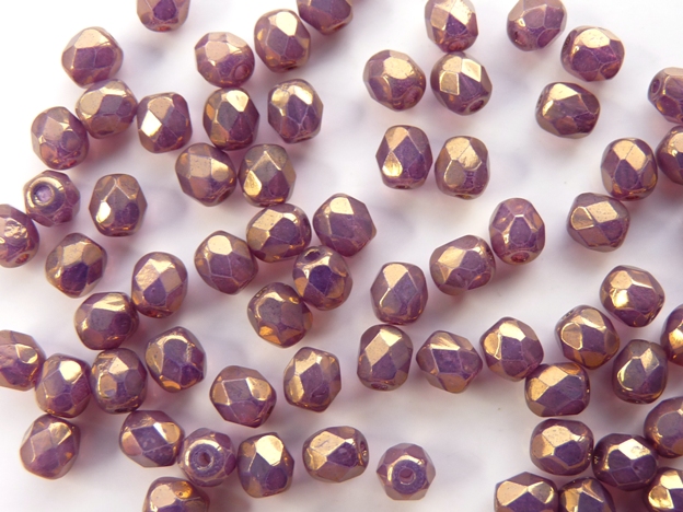 0080521 White Opal Purple Luster facet 4 mm. 40 Pc.-0