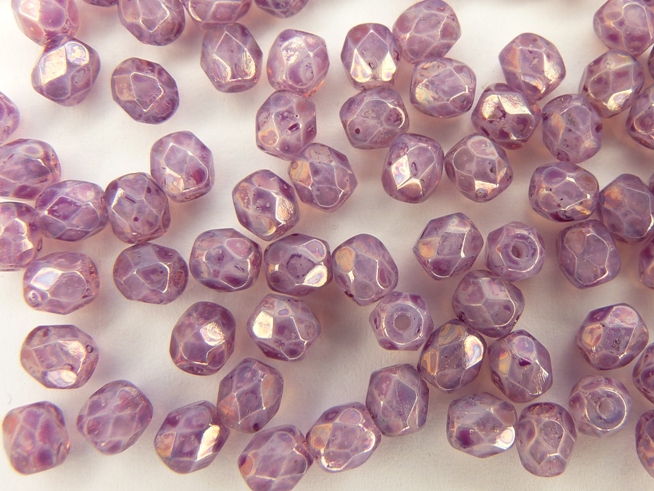 0080604 White Opal met Lila Mramor facet, 4 mm.-0