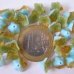 0090250 Aquablauw met bruin kelkvormige bloemen-0