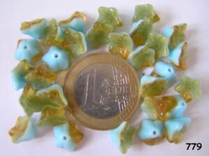 0090250 Aquablauw met bruin kelkvormige bloemen-0