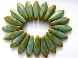 0090253 Opaque Turquoise met travertin daggerbeads. 16 x 5,5 mm.-0