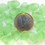 0100083 Mat Peridot Groen Blaadje. 20 stuks-0
