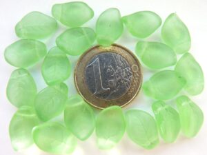 0100083 Mat Peridot Groen Blaadje. 20 stuks-0