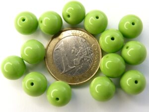 0100089 Opaque Spring Green round 10 mm. 14 Pc.-0