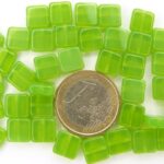 0100174 Green opal plat vierkantje 8,5 x 8,5 x 3,5 mm. 35 stuks.-0
