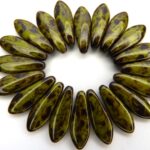 0100177 Opaque Green met Travertin Daggerbeads 16 x 5,5 mm. 20 s-0