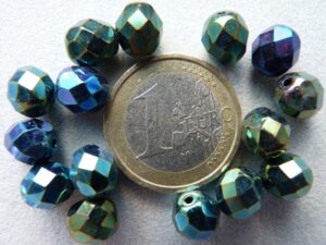 0100366 Jet green Iris facet, 8 mm. 15 Pc.-0
