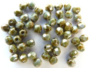 0100466 Chalk white met Green terracotta luster, facet 4 mm.-0