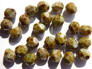 0100467 Chalk White met green terracotta luster, facet 6 mm 25Pc..-2090
