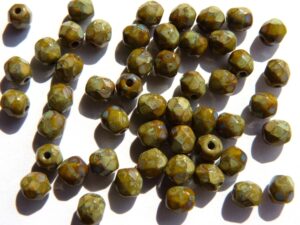 0100471 Opaque green met Travertin facet 4 mm.-2094