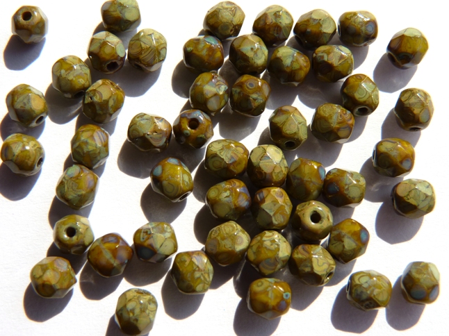 0100471 Opaque green met Travertin facet 4 mm.-2094