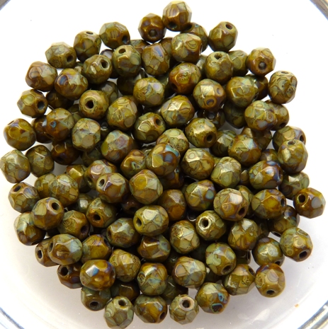 0100471 Opaque green met Travertin facet 4 mm.-6415