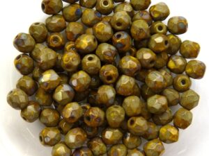 0100472 Opaque geel met Travertin facet ( daardoor groen) 4 mm.-6414