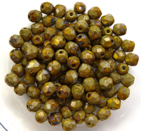 0100472 Opaque geel met Travertin facet ( daardoor groen) 4 mm.-6414