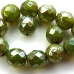 0100486 Opaalgroen facet met zilver picasso 8 mm.-0