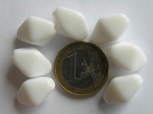 0140003 Witte dikke dubbele piramide 7 Pc.-0