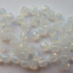 0140229 White Opal facet 4 mm. 50 Pc.-0