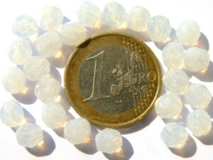 0140230 White Opal facet 6 mm. 25 stuks-0