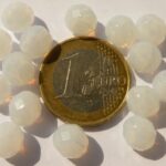 0140231 White Opal facet 8 mm. 15 stuks-0