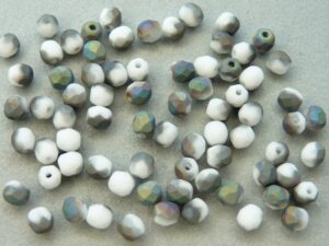 0140241 Matte Chalk White Mat Vitrail Facet 4 mm. 40 st.-0