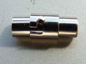 0160231 Brass Magnetisch slotje, Platina kleur. 20 x 5mm.-0