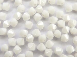 04-MC-03000 Chalk White bicones 4 mm
