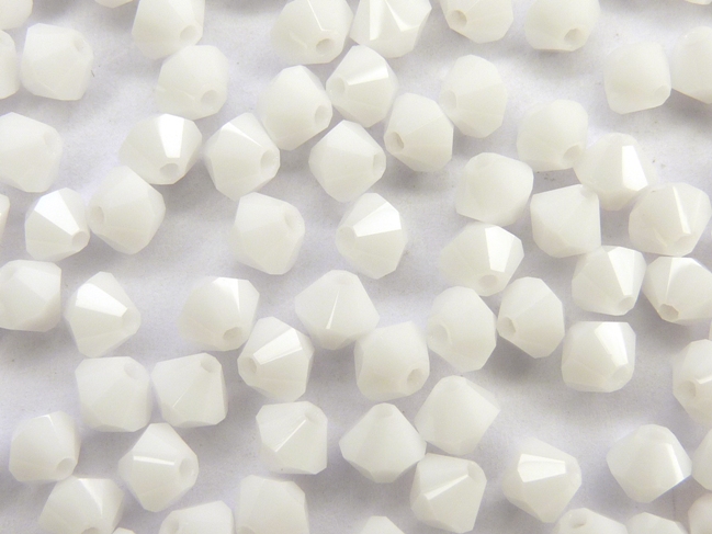 04-MC-03000 Chalk White bicones 4 mm
