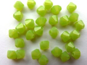 04-MC-51010 Bicone, Opal Green 4 mm. 50 stuks-0