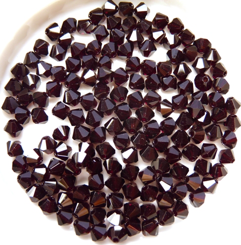 04-MC-90110 Bicone Garnet 50 stuks.-10584 04-MC-90110 Bicone Garnet 50 stuks.-10584