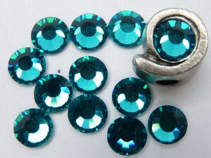 0900225 M.C. Chaton rose ss 20 Blue Zircon-0