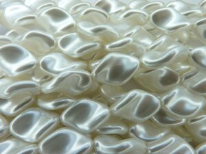 132-99205-70402-19x13 Twist White 19 x 13 mm.-0