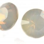 SW-CH-39-LGO Light Grey Opal Xirius Swarovski SS 39. 2 stuks-0