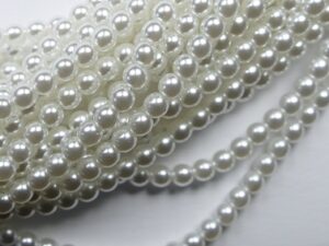04-132-19001-70400 Shiny Bright White Glass Pearl 4 mm. 120 Pc.
