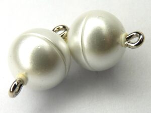 Acryl Magnetic Clasp: Wax White 10 mm.-0