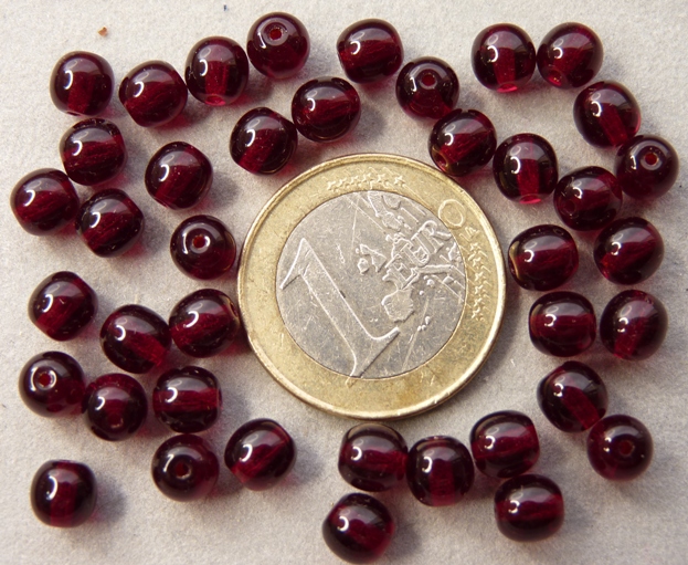 0050006 Garnet pressed round 6 mm. 40 Pc.-0