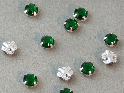 SS20-50730-Silver Extra Chaton Rose Montees Emerald Silver 15 Pc.-5779