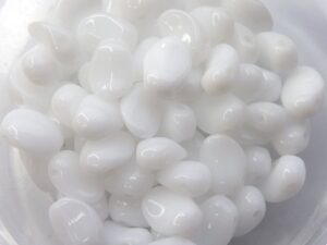 0140021 White Alebaster Tulip Petal ( Short Daggerbead) 35 Pc.-5973