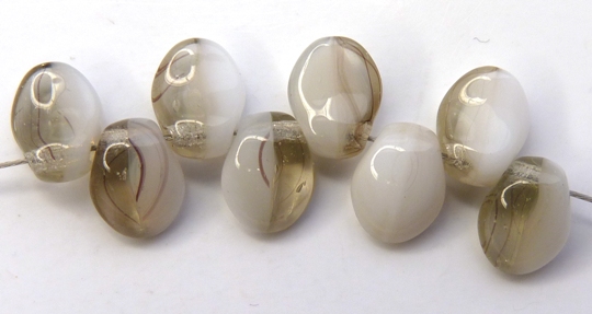 0140063 White/Black Diamond Melee Tulip Petal ( Short Daggerbead) 35 Pc.-0 0140063 White/Black Diamond Melee Tulip Petal ( Short Daggerbead) 35 Pc.-0