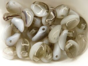 0140063 White/Black Diamond Melee Tulip Petal ( Short Daggerbead) 35 Pc.-5978