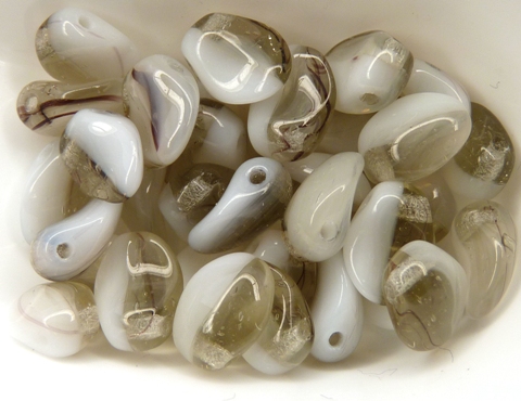 0140063 White/Black Diamond Melee Tulip Petal ( Short Daggerbead) 35 Pc.-5978